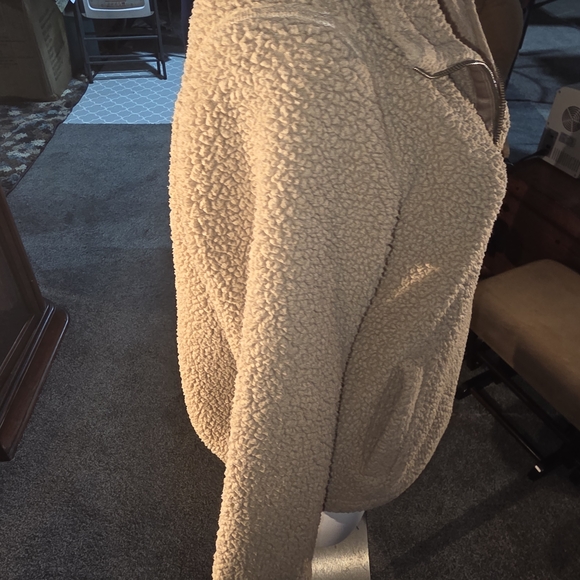 Old Navy Cozy Tan Sherpa Jacket - Picture 6 of 7